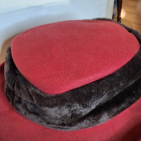 Vintage Hoiday Red Doeskin Wool Faux Fur Band Hat - Picture 11 of 11